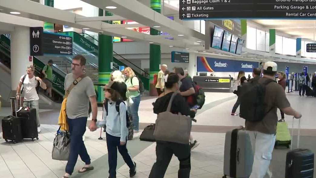 Microsoft warns travelers as hackers target hotel Wi-Fi