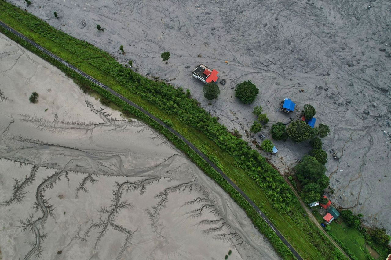 Rescue efforts intensify after Nepal-Tibet flooding as deaths climb past 900