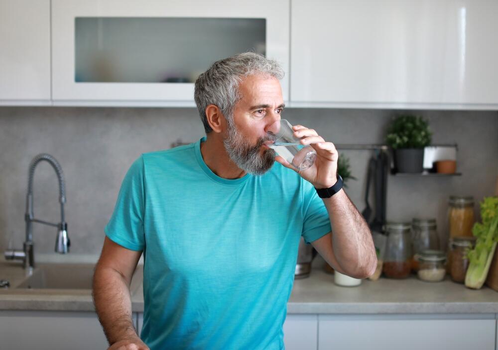Yes, there is such a thing as too much water (Photo: Shutterstock/pics five) מים