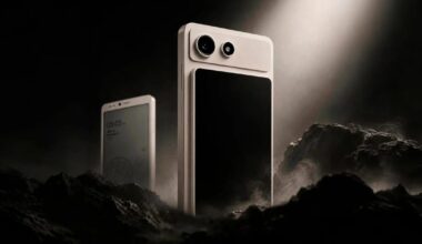 Hisense made a phone with a second screen you can literally take off