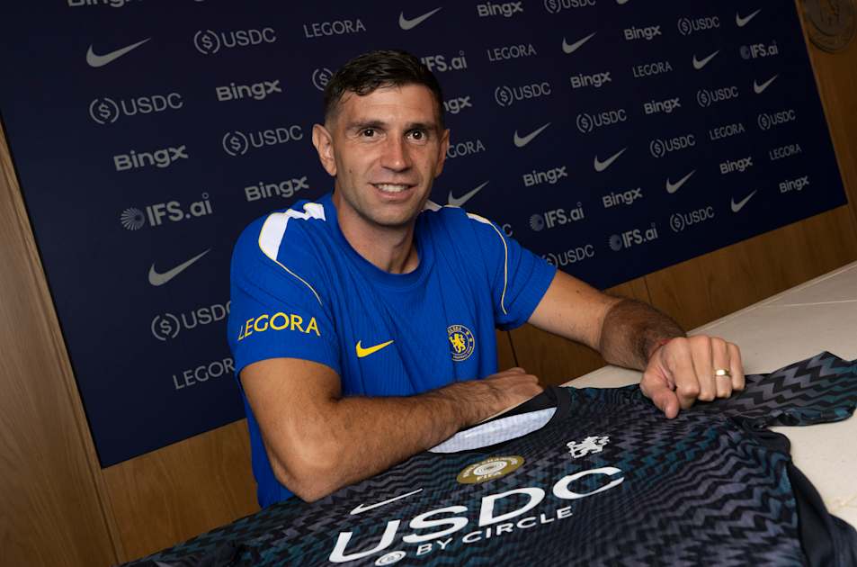 Emiliano Martinez signs for Chelsea! | News | Official Site