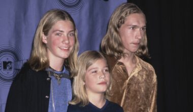 3 One-Hit Wonders From the 1990s We Hear All the Time in Shopping Malls and Grocery Stores