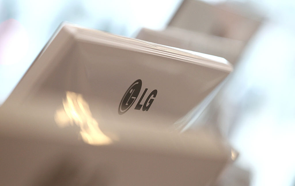 The LG Corp. logo is displayed on the back of a computer screen