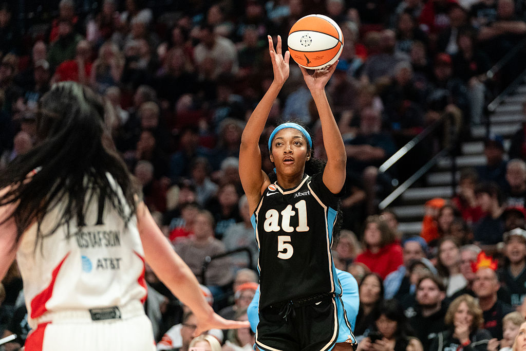WNBA DFS Picks: Two must-start players for Monday 8/24/26