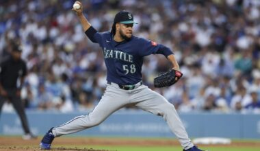 Mariners trade Luis Castillo to White Sox for 3 players