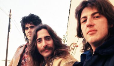 3 Songs From 1971 That 70s Teens Loved To Blast in Their First Car on the Way to High School