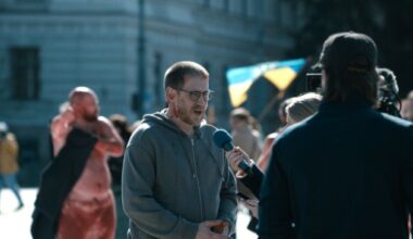 'How to Divorce During the War' Review: Droll Dramedy from Lithuania