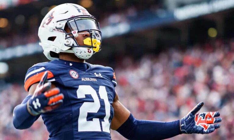 Former Auburn Starter Has Signed Paperwork To Rejoin Hogs, Break “5-for-5” Seal
