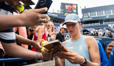 Around Toronto's grounds: Swiatek's newest book, Kostyuk's super strength & McCoco