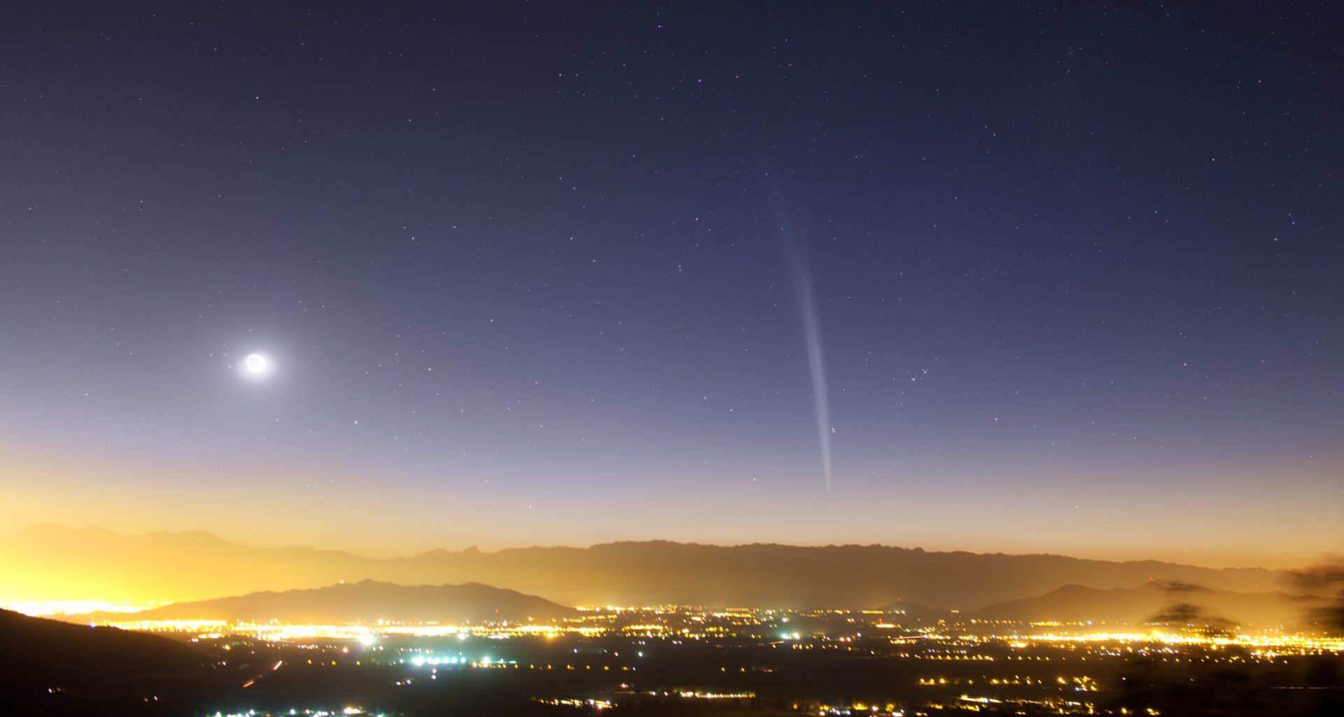 Lovejoy Comet over Santiago