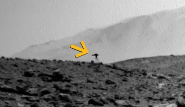 Curiosity captured a bizarre “combat tripod” on Mars — and science has an explanation