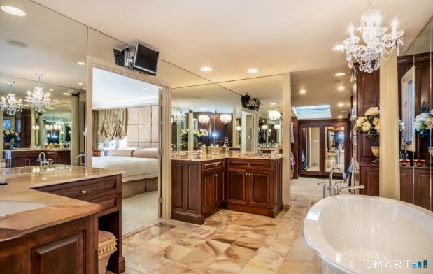 33 Mountain Farms Road, West Hartford