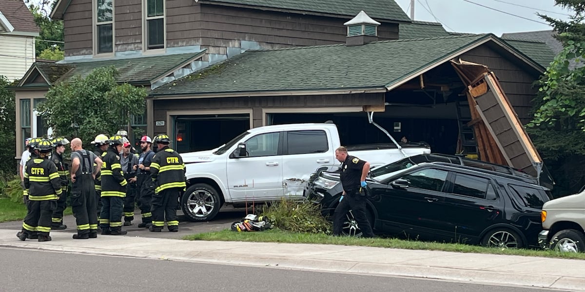 Breaking: Car crash, two Calumet homes struck