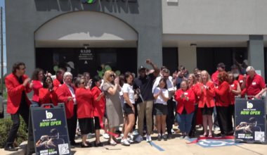 Back 9 Golf opens in Alexandria with ribbon cutting ceremony