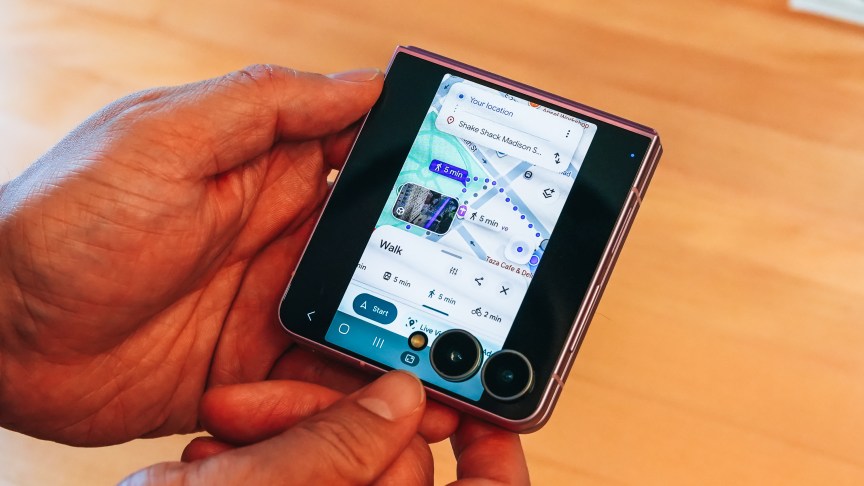 Google Maps on Galaxy Z Flip 8 cover screen