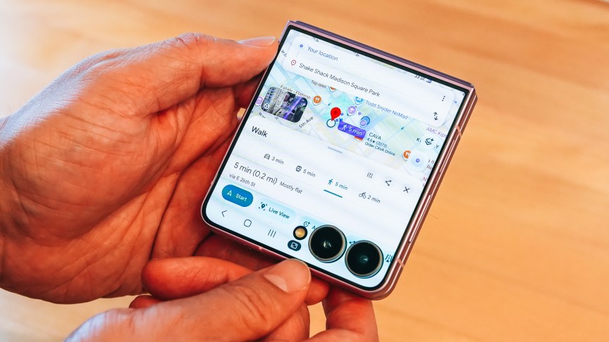 Google Maps on Galaxy Z Flip 8 cover screen