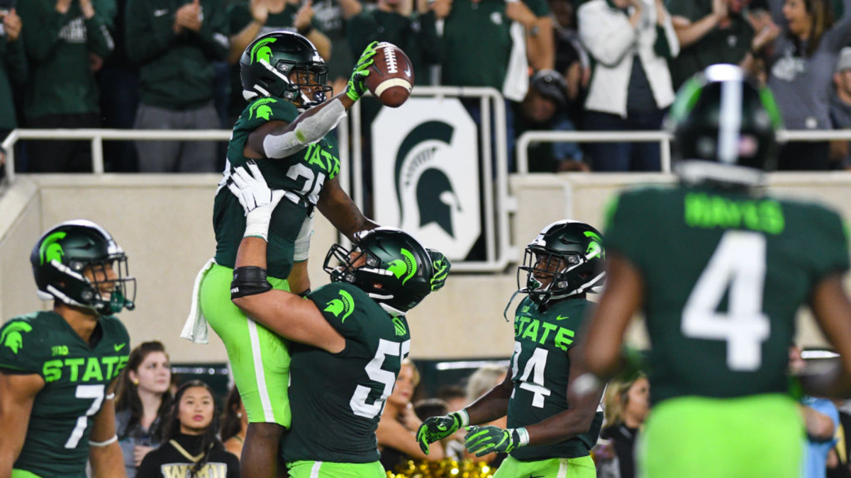 Darrell Stewart Jr. celebrates with teammates after scoring a touchdown.