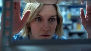 PLURIBUS, Rhea Seehorn, 'Please, Carol', (Season 1, ep. 104, aired Nov. 21, 2025). photo: Lewis Jacobs /©Apple TV+ / Courtesy Everett Collection