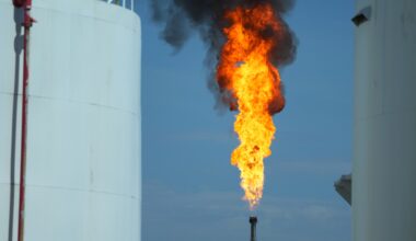 Colorado seeks more regulation of Suncor refinery to reduce pollution