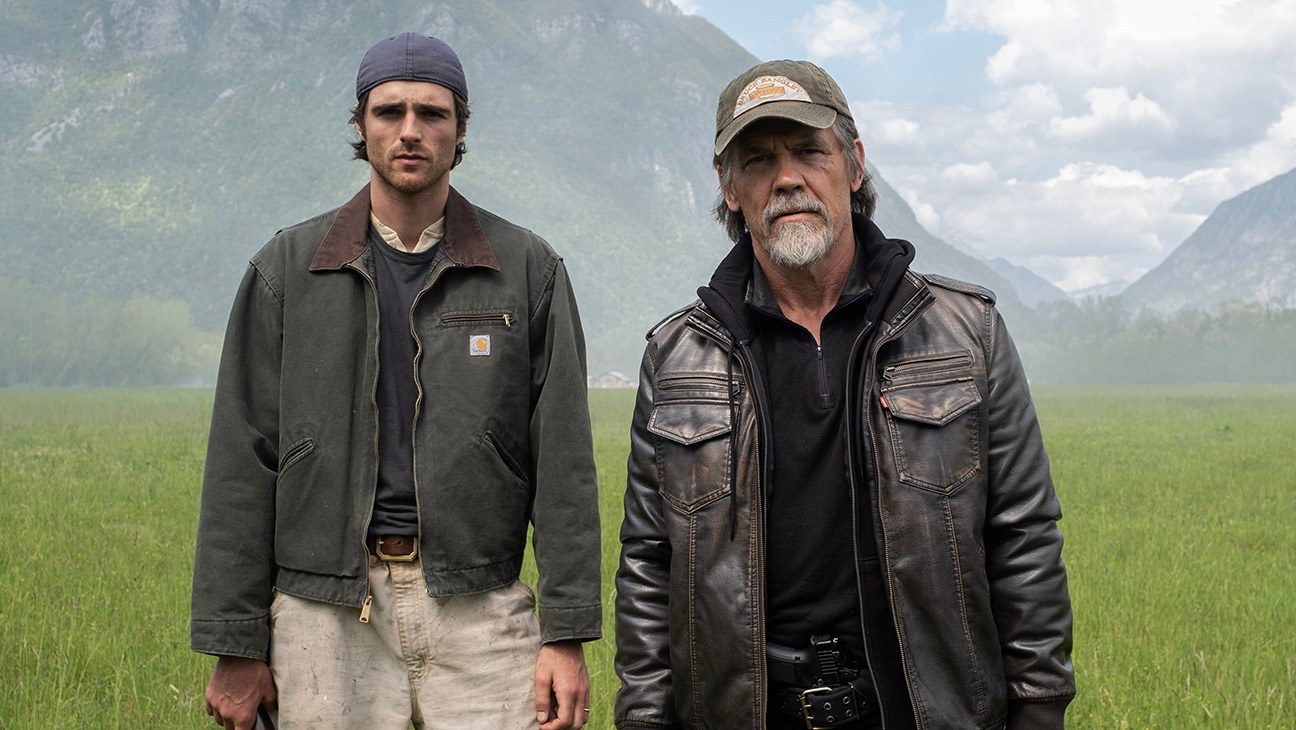 (L-R) Jacob Elordi as Hig and Josh Brolin as Bangley in 20th Century Studios' The Dog Stars.
