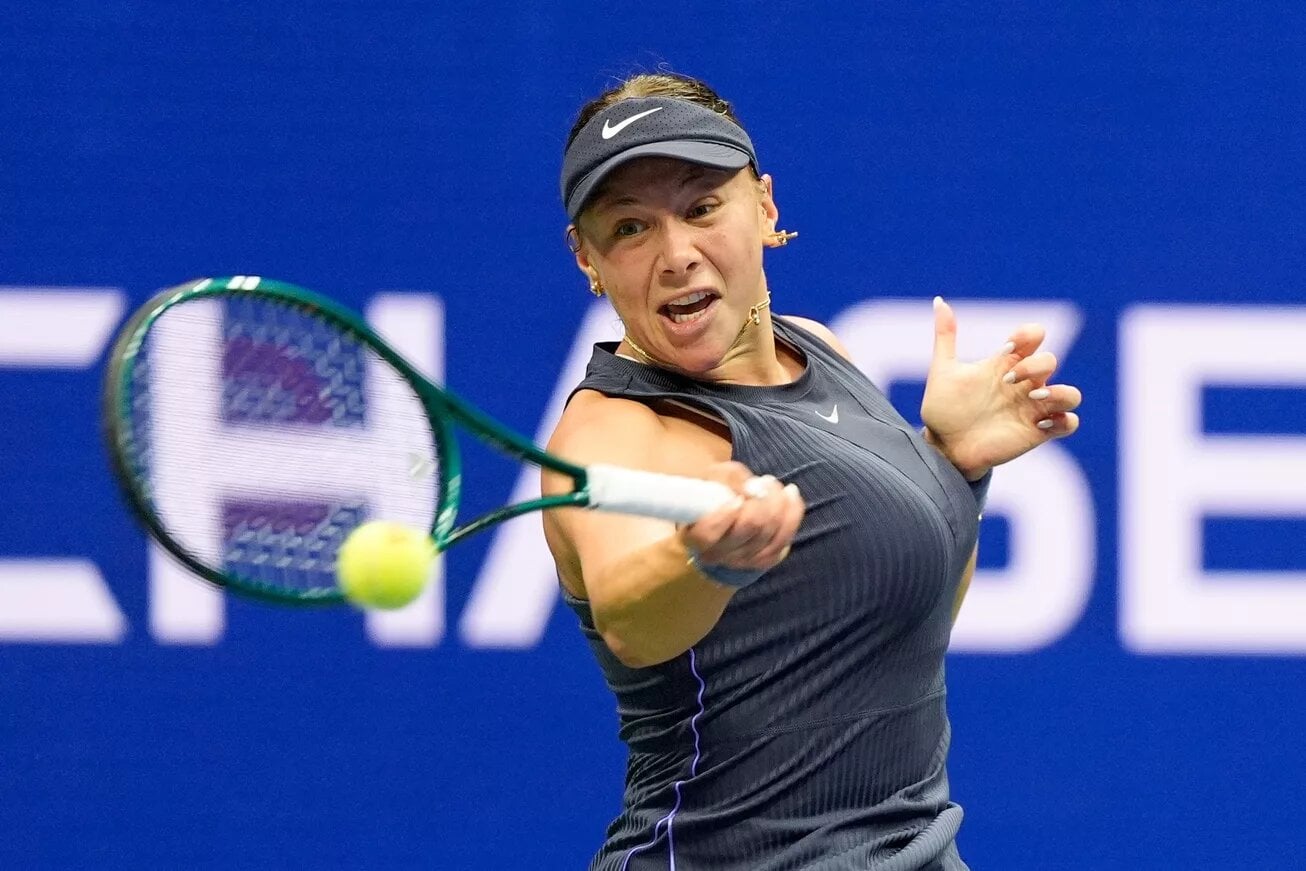 Amanda Anisimova in action ahead of WTA Dubai.