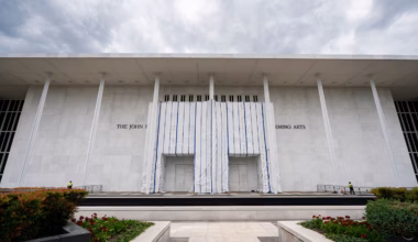 Kennedy Center tarp to stay up indefinitely, lawyers say