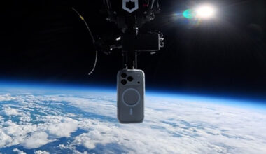 iPhone survives 30,000-meter fall from stratosphere with no parachute