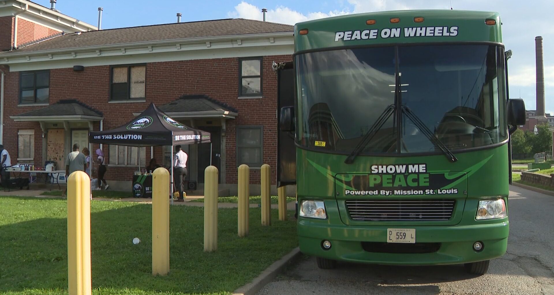 Mobile mental health unit brings free counseling to St. Louis neighborhood