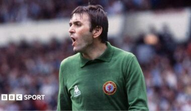 Jimmy Rimmer playing for Aston Villa