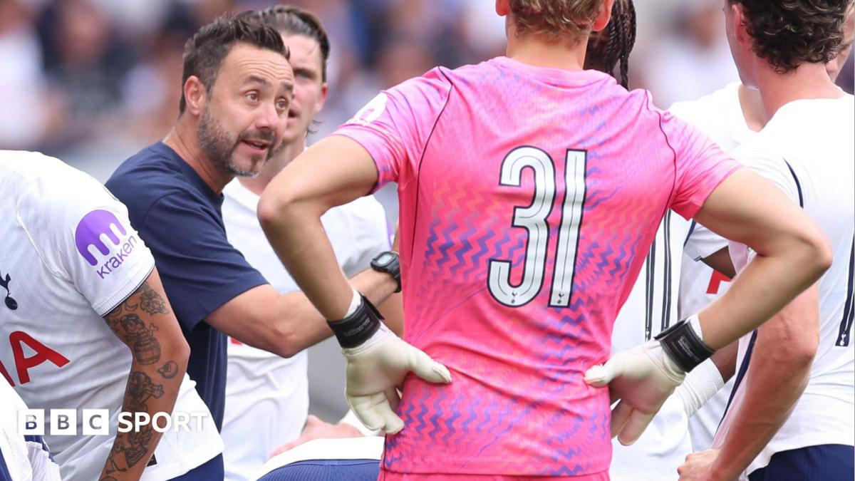 Roberto de Zerbi delivers a team talk