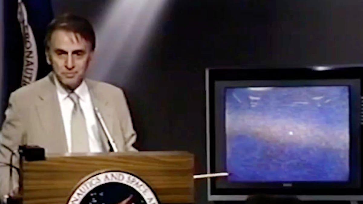 Voyager 1 Took a Final Look Back at Earth 36 Years Ago. Today It's More Relevant Than Ever. : ScienceAlert