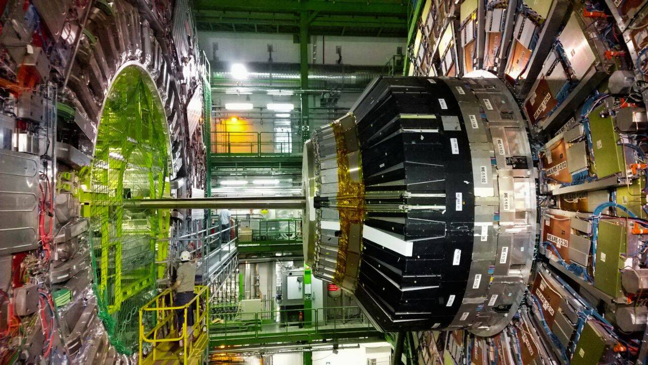 Inside the Large Collider at CERN (Canva) CERN
