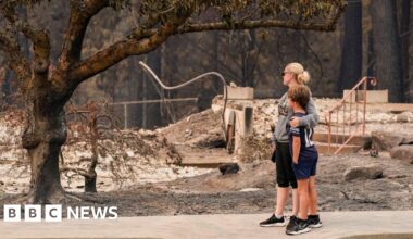 Washington state wildfires force 60,000 people to evacuate homes - BBC