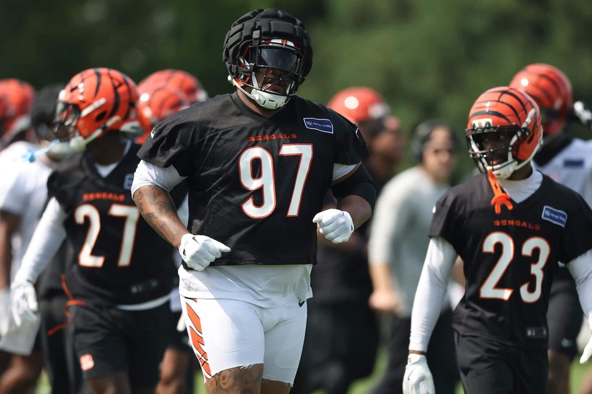 Bengals show progress on both sides of the ball on a hot and intense day in camp