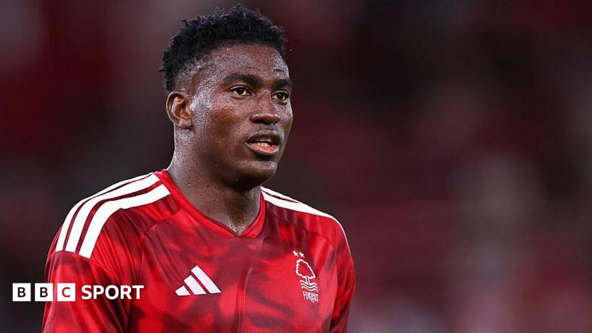 Taiwo Awoniyi playing for Nottingham Forest
