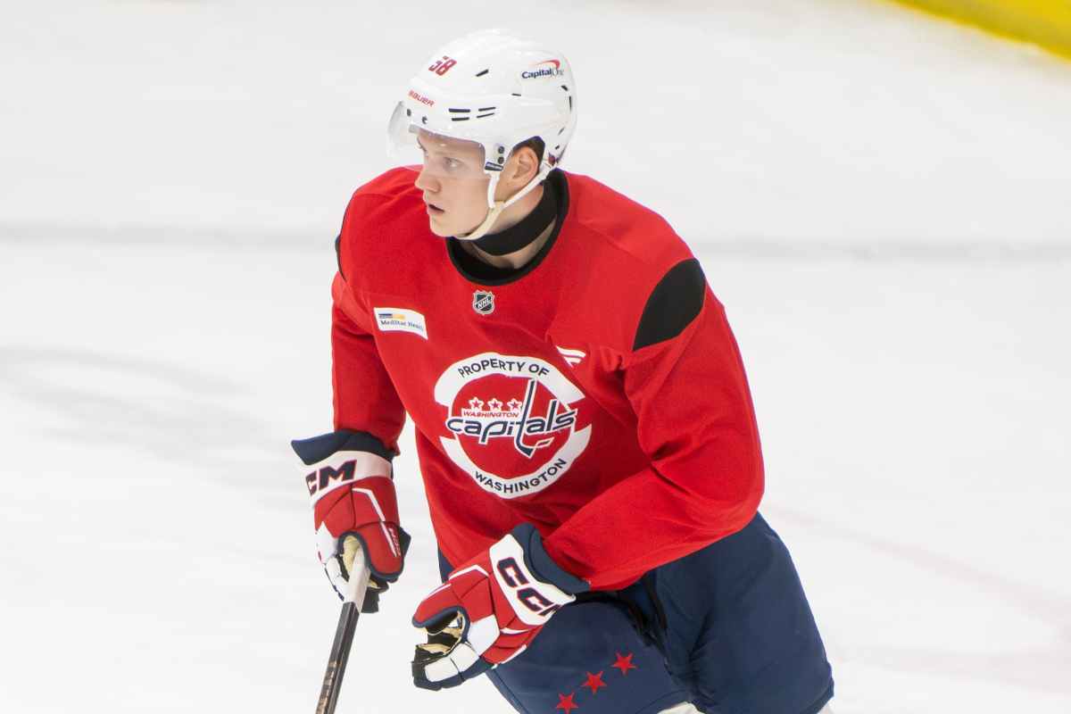 Eriks Mateiko gives up NHL number with Capitals to Vincent Descharnais