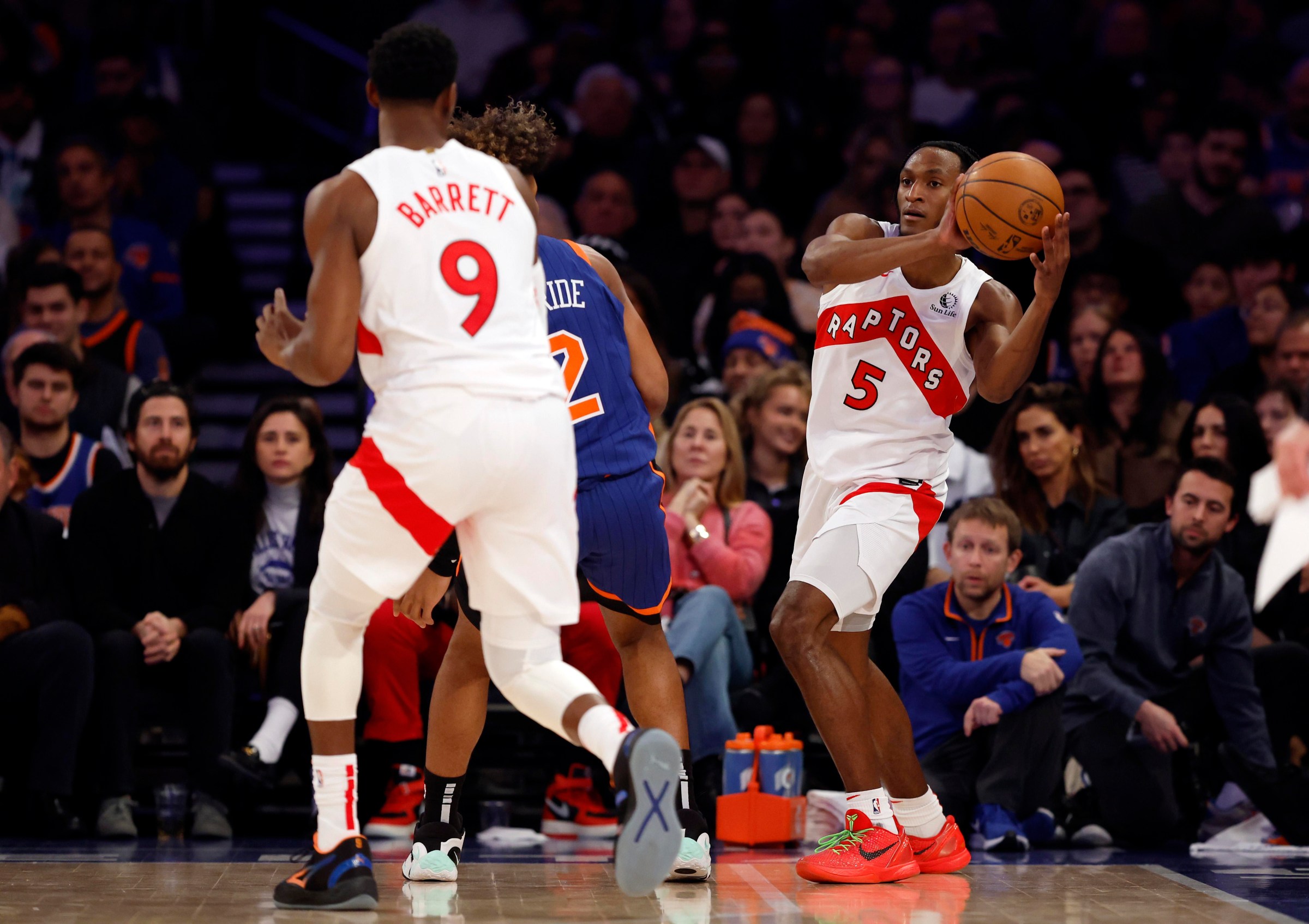 NEW YORK, NEW YORK - JANUARY 20: Immanuel Quickley #5 passes to RJ Barrett #9 of the Toronto Raptors during the first half against the New York Knicks at Madison Square Garden on January 20, 2024 in New York City. NOTE TO USER: User expressly acknowledges and agrees that, by downloading and/or using this Photograph, user is consenting to the terms and conditions of the Getty Images License Agreement. (Photo by Sarah Stier/Getty Images)