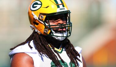 49ers hold tryouts for 3 centers as their depth continues to be tested