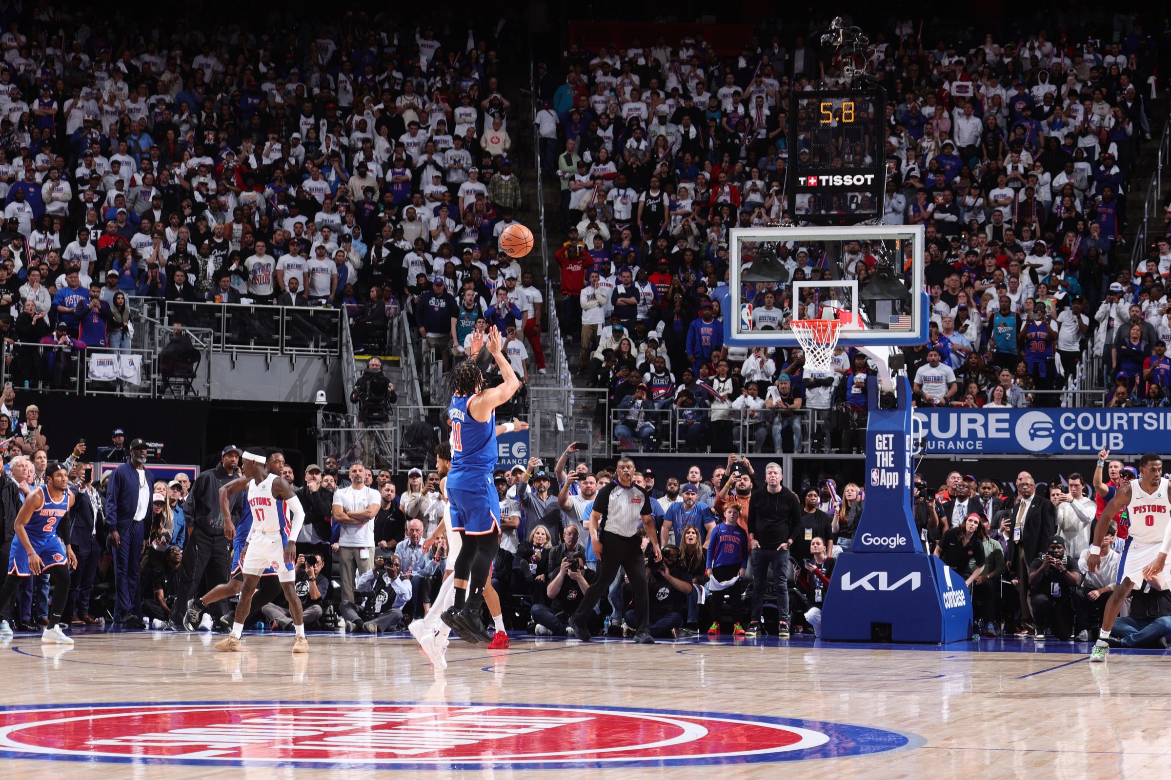 DETROIT, MI - MAY 1: Jalen Brunson #11 of the New York Knicks scores the game winning 3-point basket during the game against the Detroit Pistons during Round 1 Game 6 on May 1, 2025 at Little Caesars Arena in Detroit, Michigan. NOTE TO USER: User expressly acknowledges and agrees that, by downloading and/or using this photograph, User is consenting to the terms and conditions of the Getty Images License Agreement. Mandatory Copyright Notice: Copyright 2025 NBAE (Photo by Nathaniel S. Butler/NBAE via Getty Images)