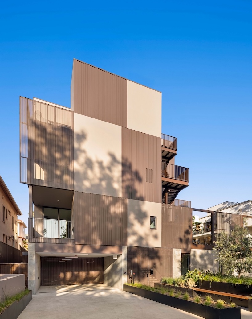 bronze corrugated metal wraps spf:architects' multifamily housing in west hollywood - 2