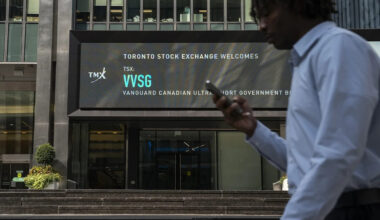 Canadian and U.S. markets move in opposite directions amid earnings, economic data