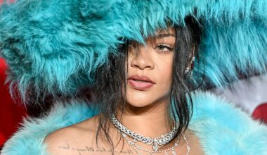 Rihanna's Bejeweled Carnival Outfit in Barbados Is Her Most Massive Fashion Look Yet - Yahoo