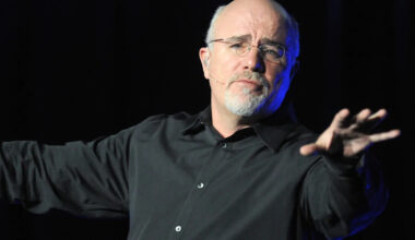 Dave Ramsey tells a 65-year-old who lost $500,000 to her husband's day trading to 'reset her narrative'