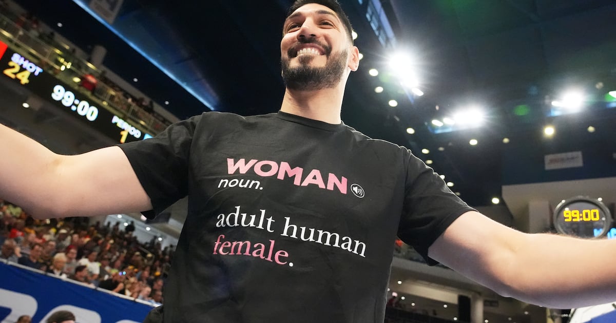Enes Kanter Freedom ejected from Fever-Sky game