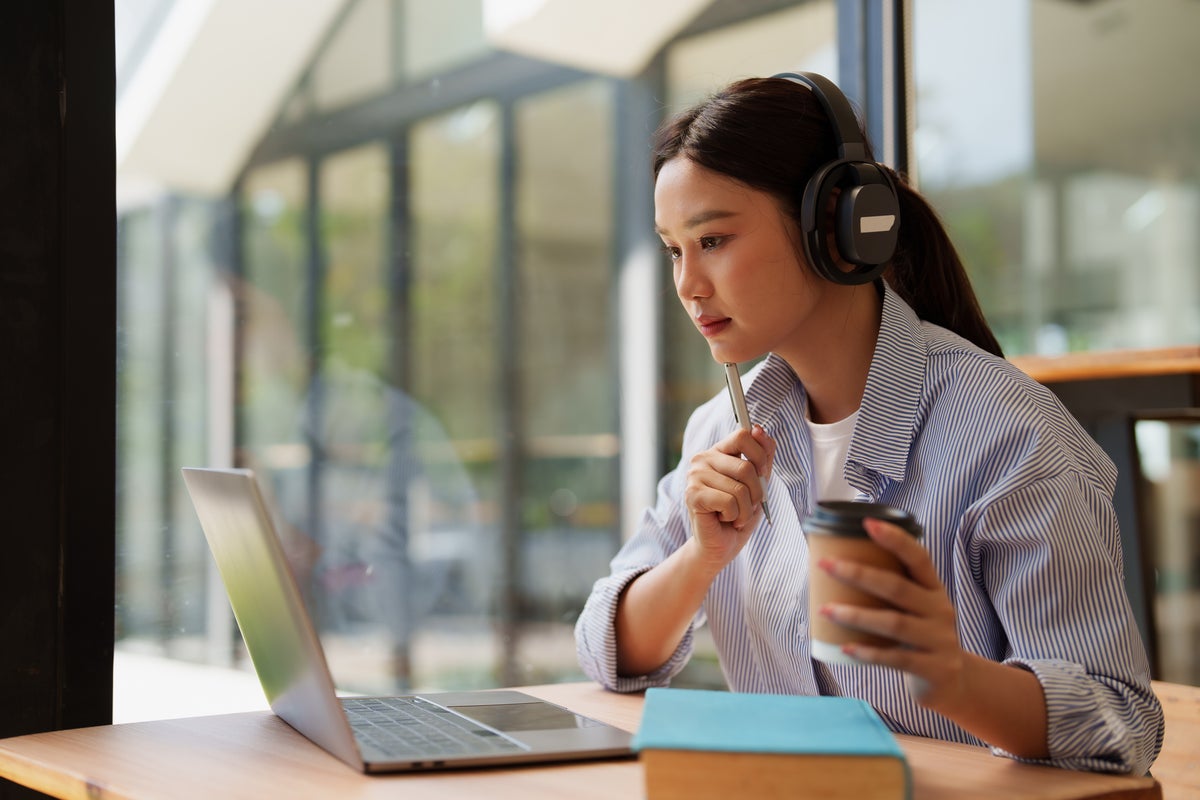 As a college student, here are 7 tips for managing your money