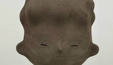 a ceramic head sculpture by en iwamura