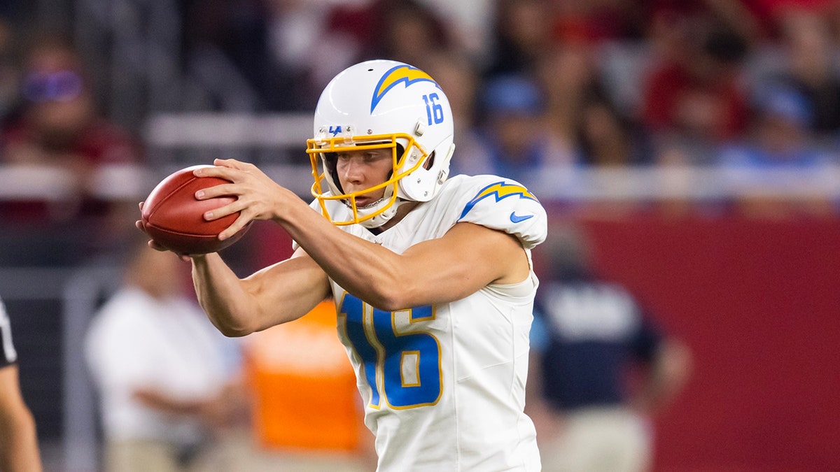 Los Angeles Chargers punter JK Scott (16) against the Arizona Cardinals at State Farm Stadium.