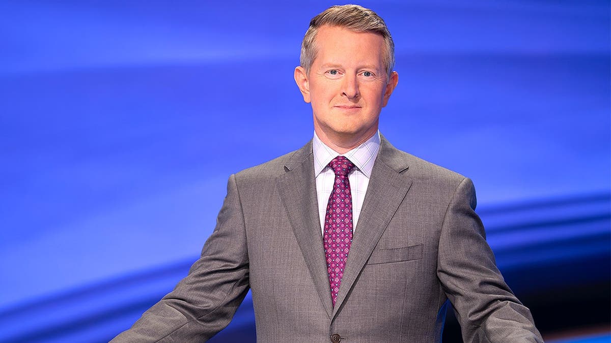 Ken Jennings hosts 