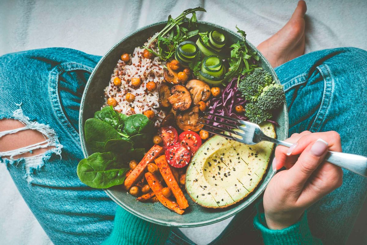 Is it worse to eat unhealthy food in the morning, or later in the day?