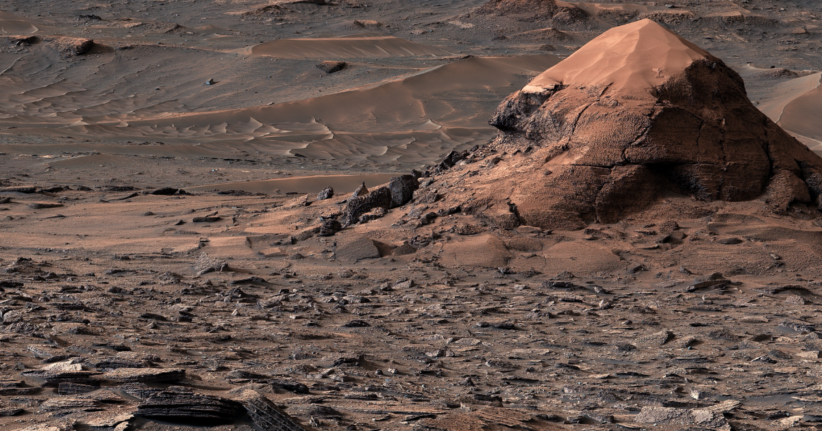 This Incredible Mars Panorama Looks Like a Landscape Photograph From Earth